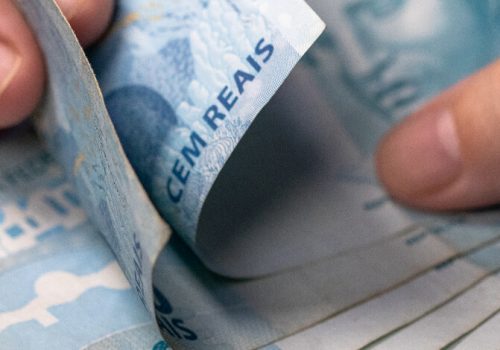 Diferença salarial com graduação ou sem: o que impacta mais na renda?