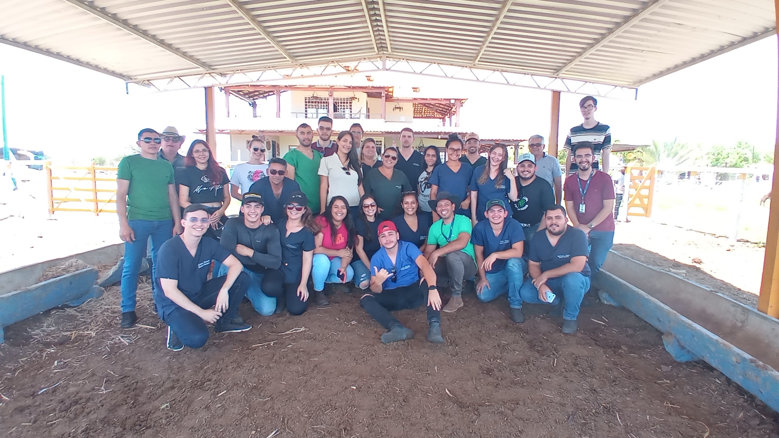 Alunos do curso de Medicina Veterinária da UniVS participam de aula de campo em haras no município de Penaforte